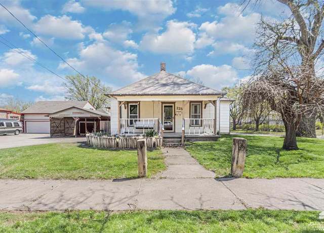 Property at 225 S Adams St, Junction City, KS 66441, 4 beds, 1 bath