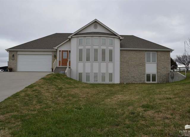 Property at 1462 Gehrke Ct, Herington, KS 67449, 4 beds, 3 baths