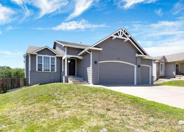 Property at 812 Fossil Ridge Dr, Manhattan, KS 66503, 5 beds, 3 baths