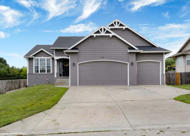 Property at 812 Fossil Ridge Dr, Manhattan, KS 66503, 5 beds, 3 baths