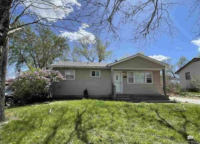 Property at 1413 W 17th St, Junction City, KS 66441, 3 beds, 1 bath