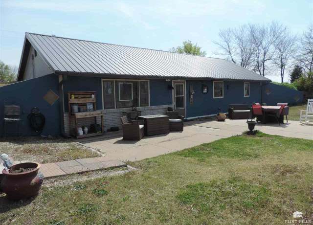 Property at 2224 Deer Rd, Abilene, KS 67410, 2 beds, 1 bath