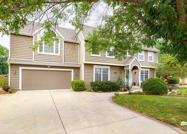 Property at 3713 SW Arvonia Pl, Topeka, KS 66610, 4 beds, 4.5 baths