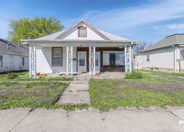 Property at 1212 N Washington St, Junction City, KS 66441, 3 beds, 3 baths