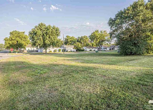 Property at 1001 N Mulberry St, Abilene, KS 67410