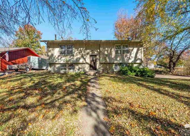 Property at 500 Sycamore Dr, Wamego, KS 66547, 3 beds, 1.5 baths