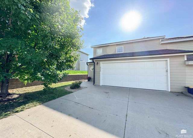 Property at 605 Harland Dr, Manhattan, KS 66503, 3 beds, 2.5 baths