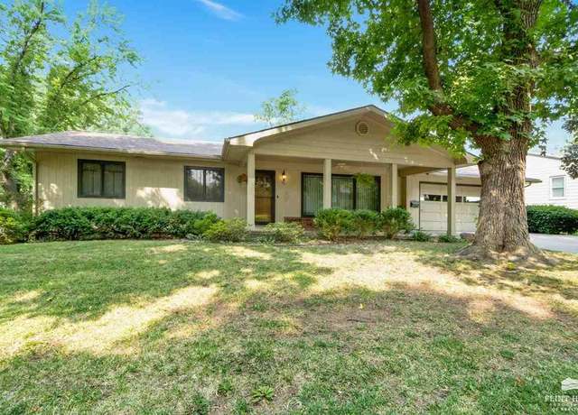 Property at 701 Parkview Dr, Wamego, KS 66547, 4 beds, 2 baths