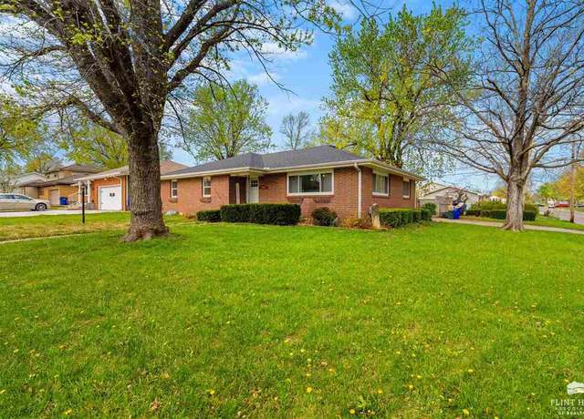 Property at 1302 Summit St St, Junction City, KS 66441, 4 beds, 3 baths