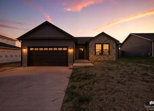Property at 2525 Wren Ln, Junction City, KS 66441, 3 beds, 2.5 baths