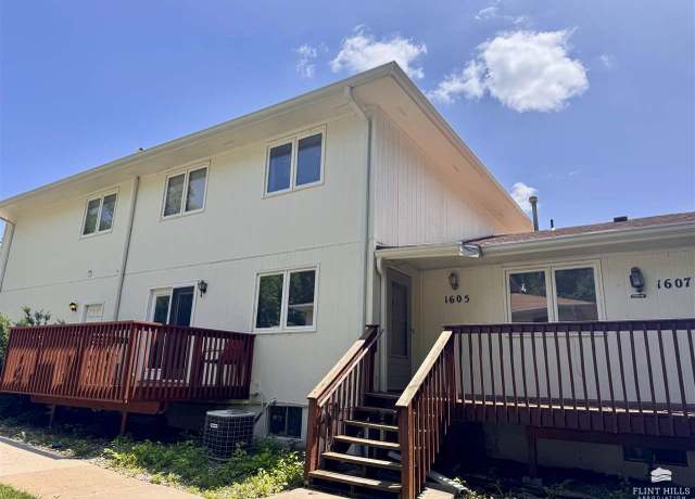 Property at 1605 Woodoak Ct, Manhattan, KS 66502, 2 beds, 1.5 baths