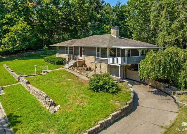 Property at 100 S Garfield St, Junction City, KS 66441, 3 beds, 2 baths