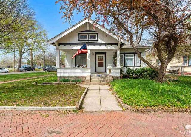 Property at 630 Bluemont Ave, Manhattan, KS 66502, 4 beds, 2 baths