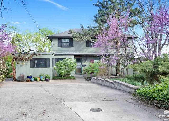 Property at 118 Longview Dr, Manhattan, KS 66502, 3 beds, 2.5 baths