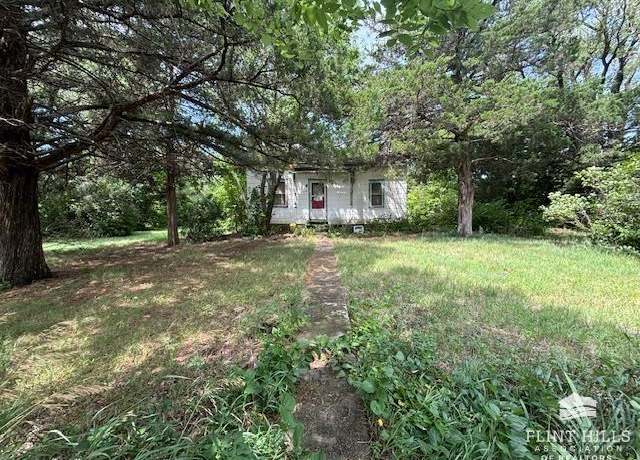 Property at 219 N 10 St, Herington, KS 67449, 2 beds, 1 bath