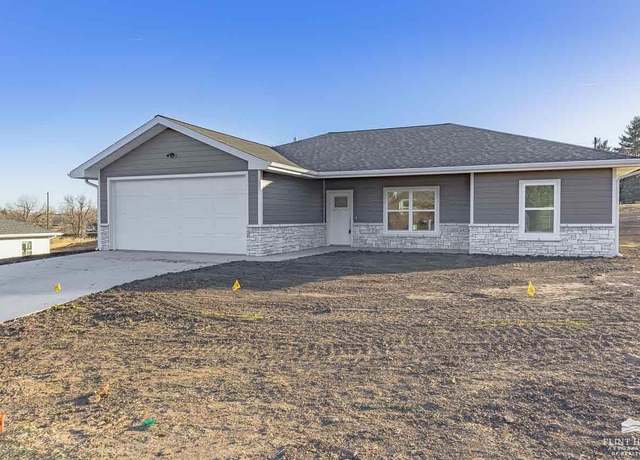 Property at 1706 7th St, Clay Center, KS 67432, 3 beds, 2 baths