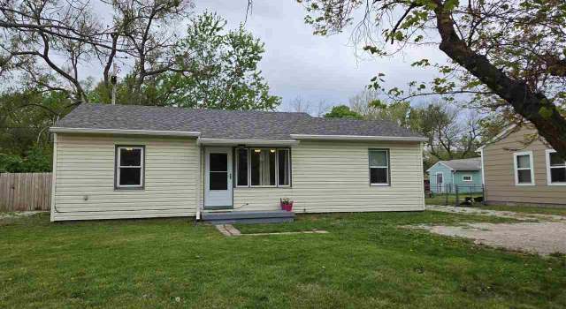 Photo of 2105 Blaker Dr, Manhattan, KS 66502