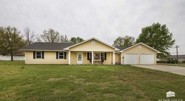 Photo of 405 E Logan Ave, Herington, KS 67449
