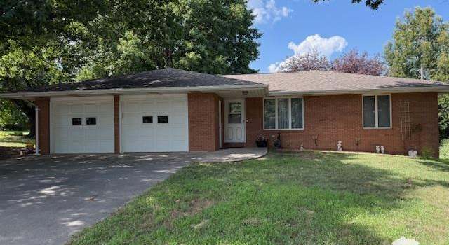 Photo of 1319 Sunrise Cir, Clay Center, KS 67432