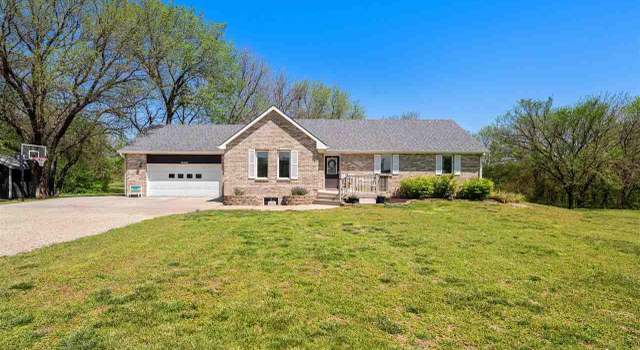 Photo of 15905 Stoneybrick Dr, Wamego, KS 66547
