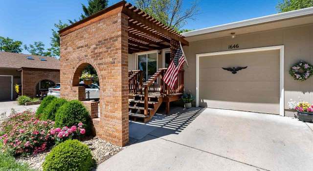 Photo of 1646 Woodcrest Dr, Manhattan, KS 66502
