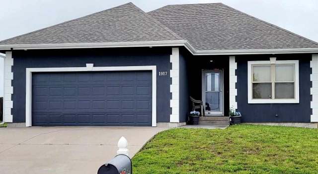 Photo of 1917 Thompson Dr, Junction City, KS 66441
