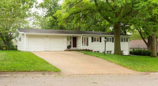 Photo of 414 Arthur St, Clay Center, KS 67432