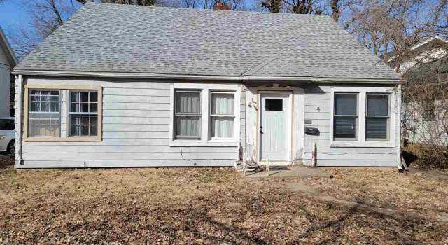 Photo of 1604 Pierre St, Manhattan, KS 66502