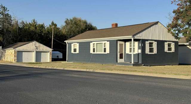 Photo of 445 W 15th St, Concordia, KS 66901