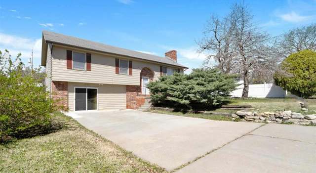 Photo of 1504 Shamrock St, Junction City, KS 66441