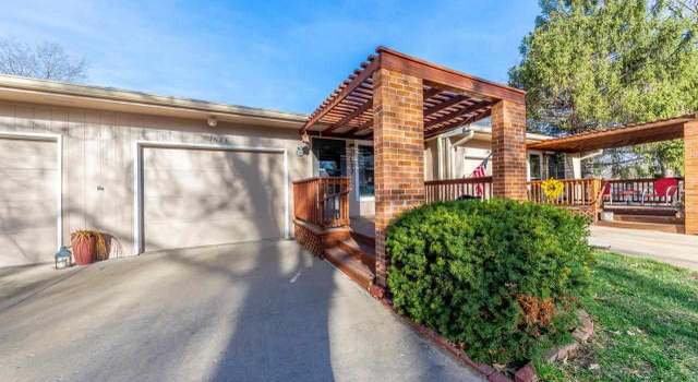 Photo of 1623 Woodcrest Dr, Manhattan, KS 66502