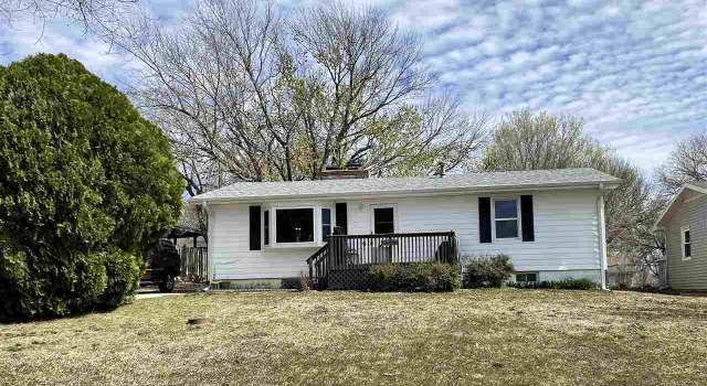 Photo of 614 Dogwood St, Wakefield, KS 67487