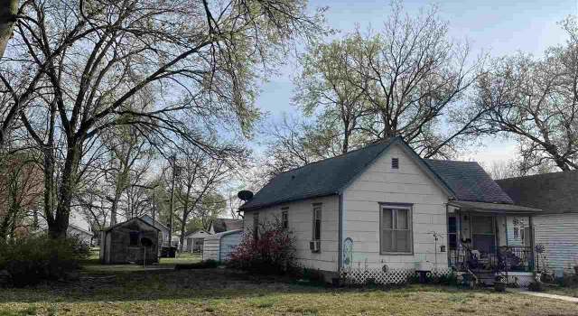 Photo of 722 Clay St, Clay Center, KS 67432