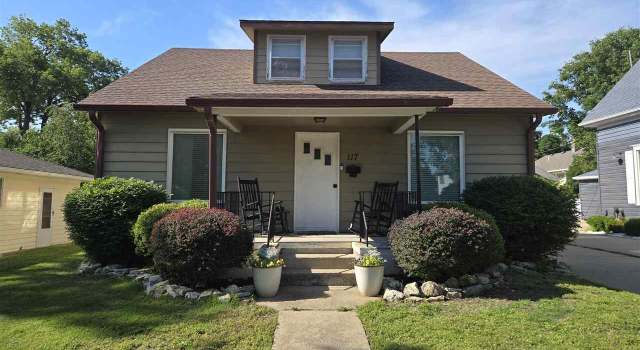 Photo of 117 NE 8th St, Abilene, KS 67410