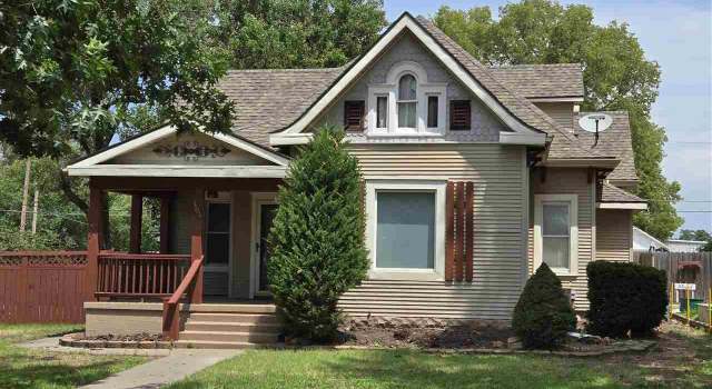 Photo of 401 NE 13th St, Abilene, KS 67410