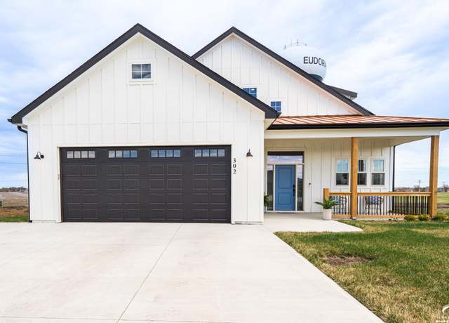 Property at 302 W 25th St, Eudora, KS 66025, 4 beds, 2.5 baths