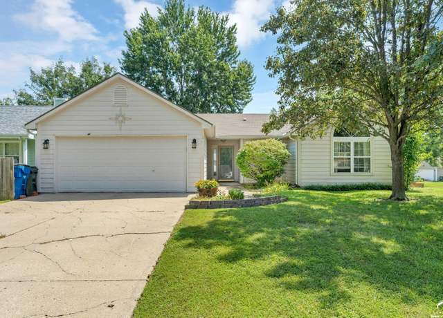 Property at 2904 Whitmore Dr, Lawrence, KS 66046, 3 beds, 2 baths