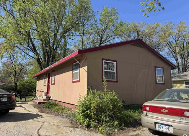 Property at 1427 W 19th St, Lawrence, KS 66046, 3 beds, 2 baths