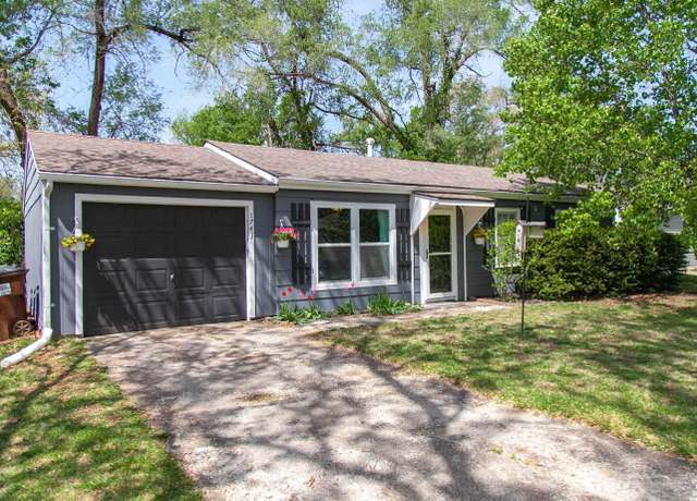 Property at 1743 Maple Ln, Lawrence, KS 66044, 3 beds, 1 bath