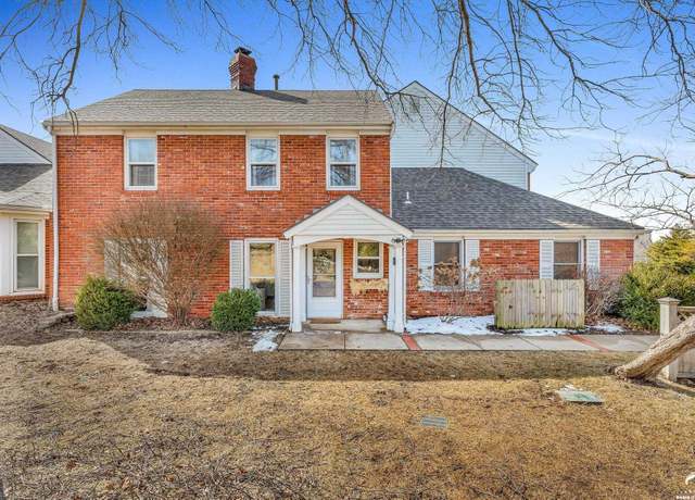 Property at 1501 Crossgate Dr, Lawrence, KS 66047, 2 beds, 2.5 baths