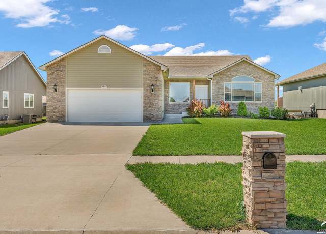Property at 8443 SW 30th St, Topeka, KS 66614, 5 beds, 3 baths