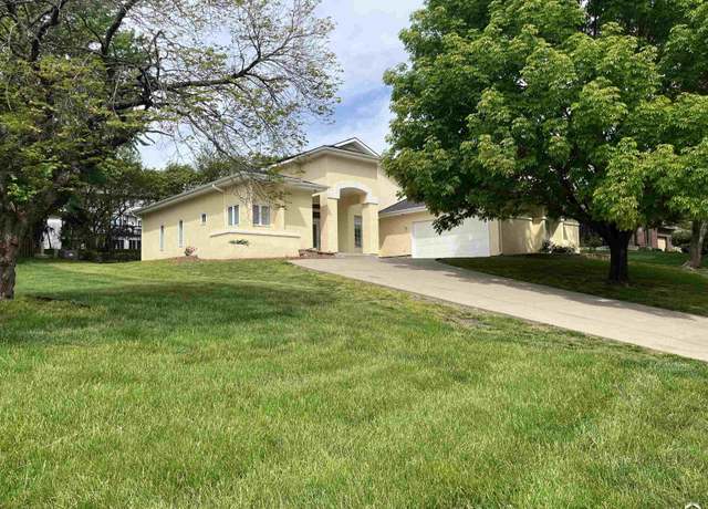 Property at 4505 Turnberry Dr, Lawrence, KS 66047, 4 beds, 3 baths