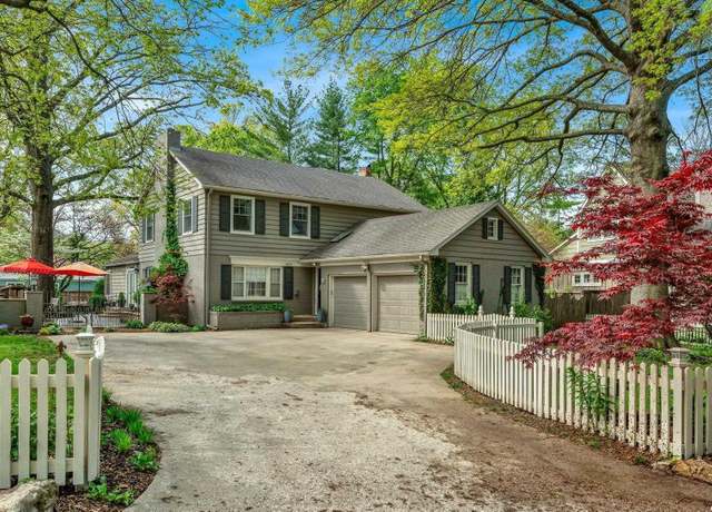 Property at 1655 Stratford Rd, Lawrence, KS 66044, 4 beds, 3.5 baths