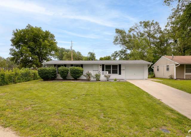 Property at 1320 E 16th St, Lawrence, KS 66044, 3 beds, 1 bath