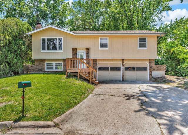 Property at 3213 W 21st Pl, Lawrence, KS 66047, 3 beds, 2.5 baths