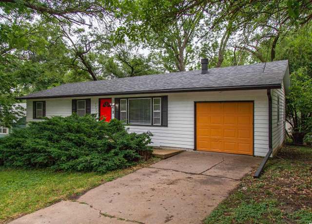 Property at 2627 Belle Crest Dr, Lawrence, KS 66046, 3 beds, 2 baths
