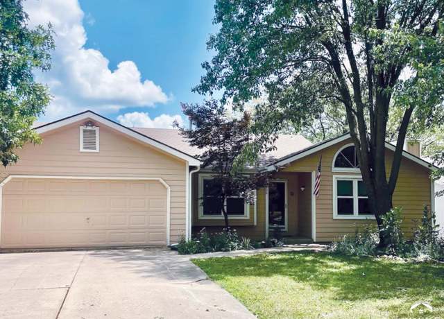 Property at 226 Tumbleweed Dr, Lawrence, KS 66049, 3 beds, 2 baths