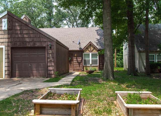 Property at 313 Northwood Ln, Lawrence, KS 66044, 3 beds, 1 bath