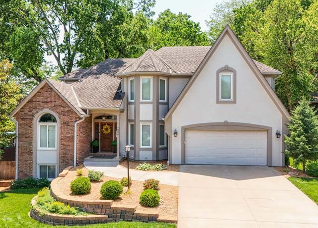 Property at 4505 Woodland Dr, Lawrence, KS 66049, 5 beds, 3.5 baths