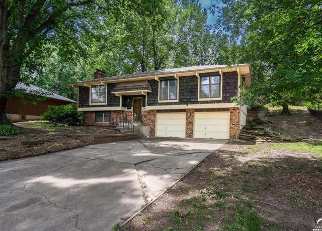 Property at 2309 SW 33rd St, Topeka, KS 66611, 3 beds, 2.5 baths